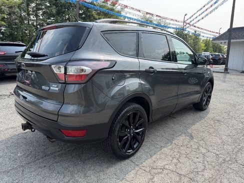 Used 2017 Ford Escape SE w/ SE Sport Appearance Package FWD image 5