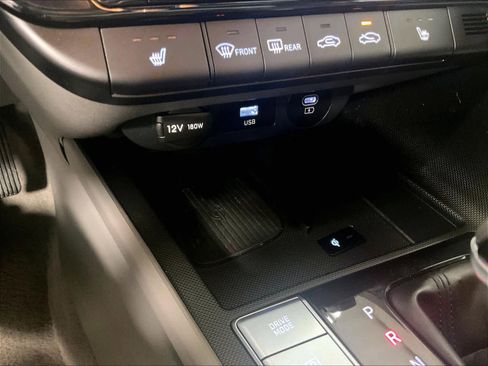 Used 2025 Hyundai Elantra SEL image 27