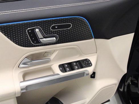 Certified 2025 Mercedes-Benz GLB 250 4MATIC image 22