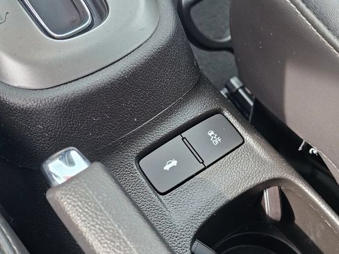 Used 2019 Chevrolet Sonic Premier FWD image 35
