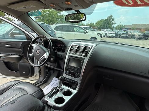 Used 2010 GMC Acadia SLT w/ Technology Package image 12