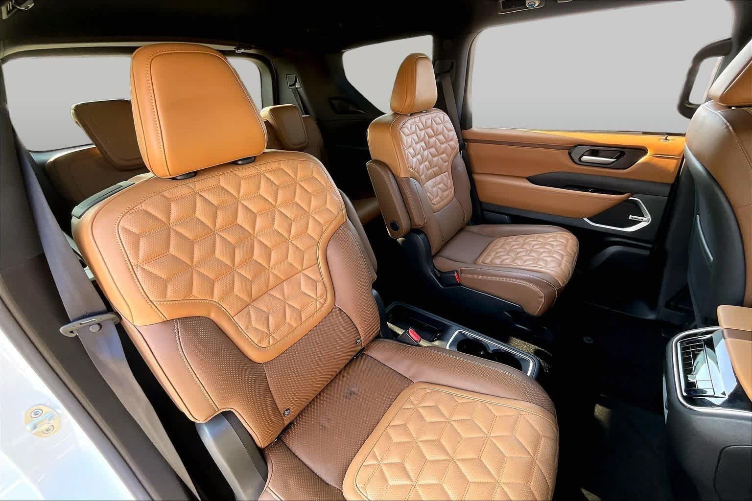 Used 2025 Nissan Armada Platinum Reserve RWD image 18