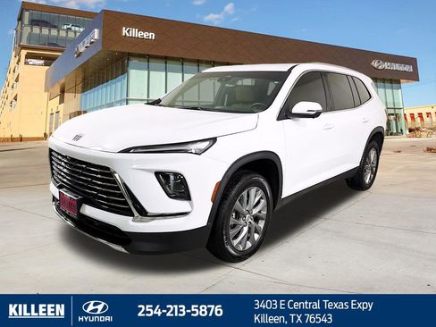 Used 2025 Buick Enclave Preferred FWD image 3