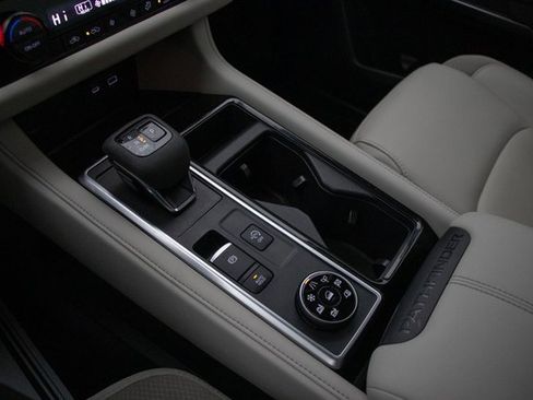 Used 2024 Nissan Pathfinder SL w/ Black Appearance Package image 36