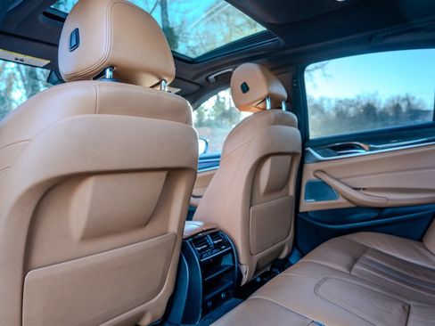 Used 2018 BMW 540i w/ M Sport Package image 32