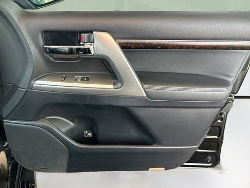 Used 2015 Toyota Land Cruiser AWD/4WD image 26