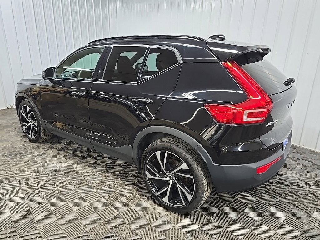 Used 2022 Volvo XC40 T5 R-Design w/ Climate Package AWD/4WD image 9