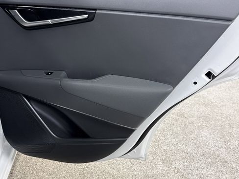 Used 2023 Kia Niro EX image 17