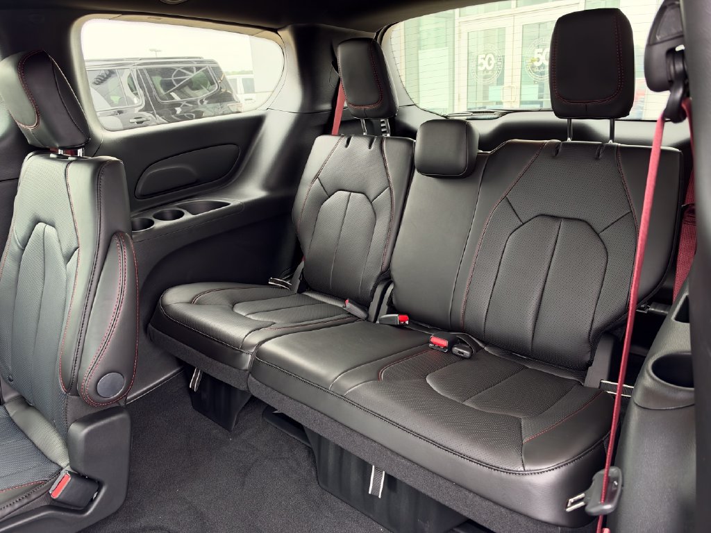 New 2027 Chrysler Pacifica Select FWD image 19