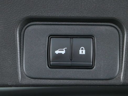 Used 2024 Nissan Rogue SV w/ SV Premium Package FWD image 30