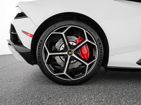 Used 2021 Lamborghini Huracan EVO RWD image 32