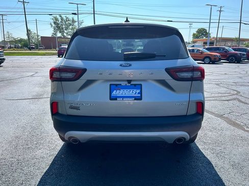 Used 2023 Ford Escape Platinum AWD/4WD image 5