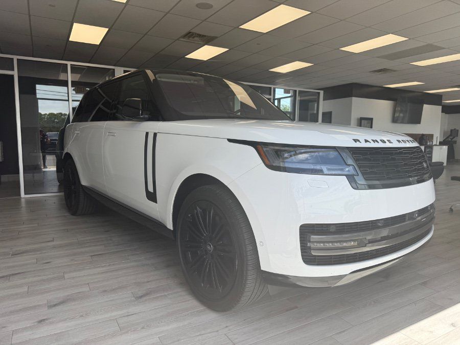 Used 2022 Land Rover Range Rover Long Wheelbase SE AWD/4WD image 3