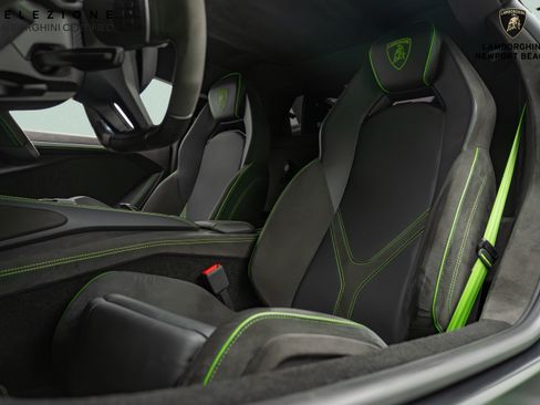 Used 2024 Lamborghini Revuelto AWD/4WD image 38