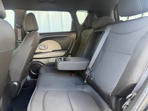 Used 2017 Kia Soul + FWD image 27