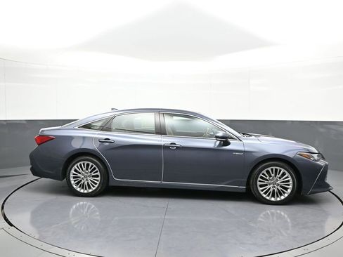 Used 2020 Toyota Avalon Limited image 5