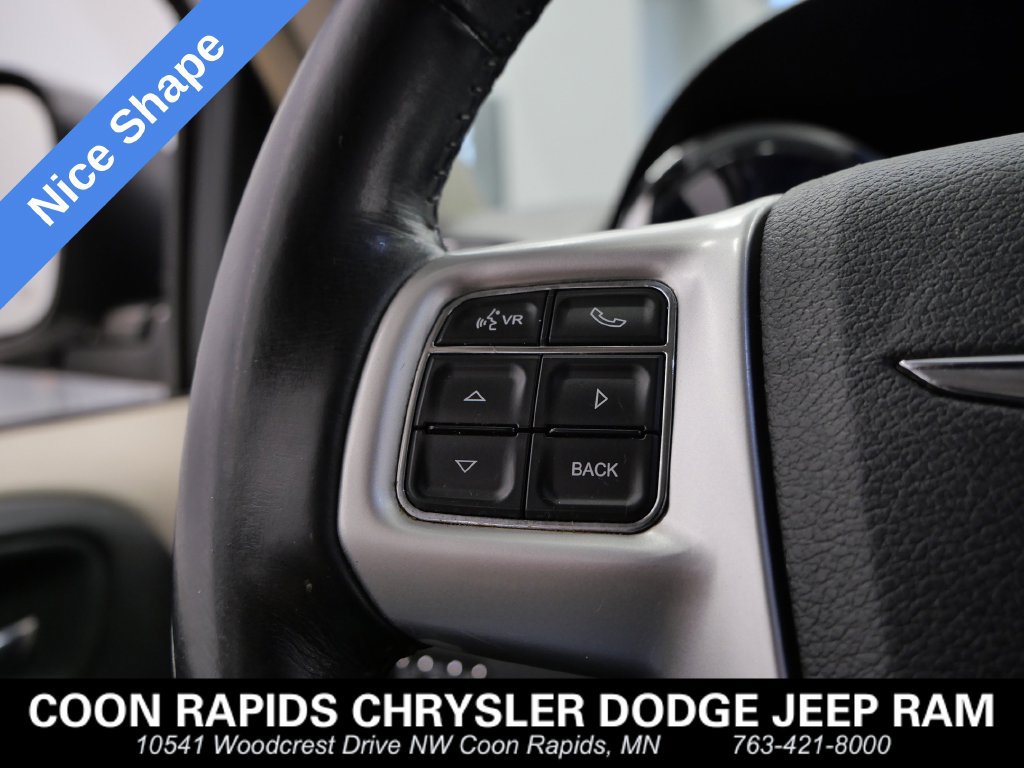 Used 2014 Chrysler Town & Country Touring FWD image 20