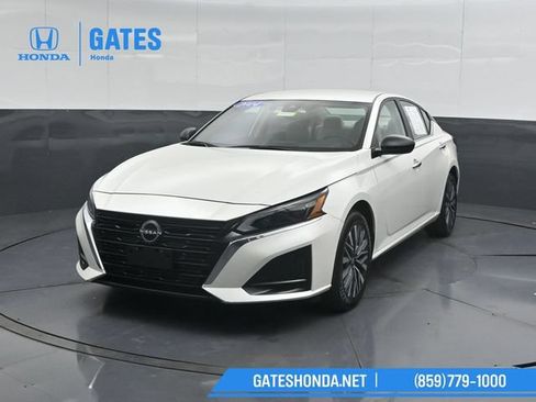 Used 2024 Nissan Altima 2.5 SV AWD/4WD image 6