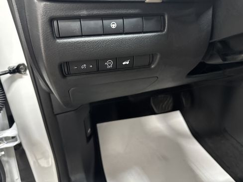 Used 2025 Nissan Rogue SV image 16