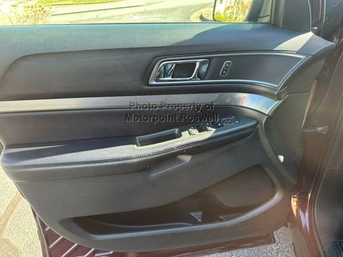 Used 2018 Ford Explorer XLT FWD image 24
