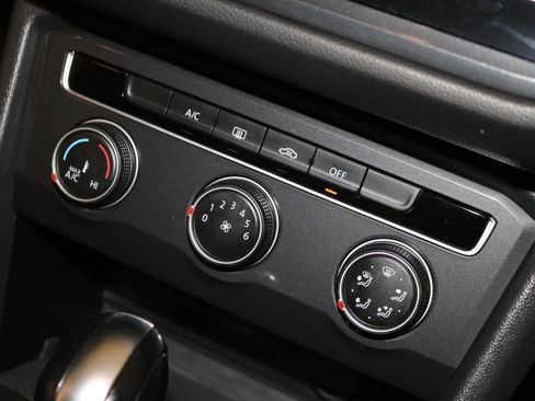 Used 2021 Volkswagen Tiguan S image 34