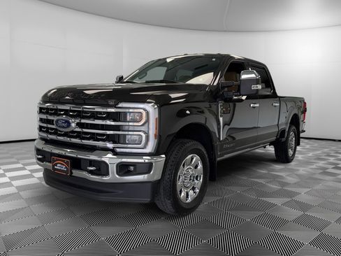 Used 2024 Ford F350 Lariat w/ Chrome Package image 4