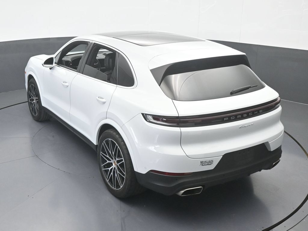 Used 2025 Porsche Cayenne AWD/4WD image 60