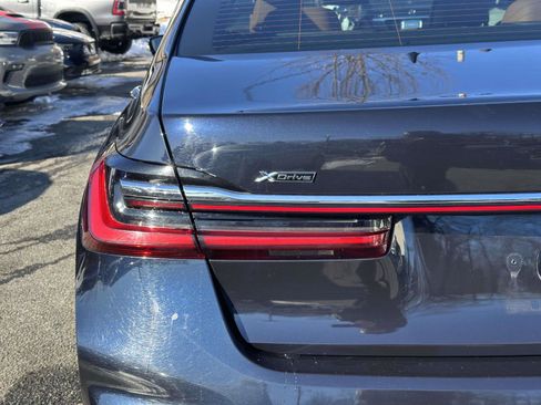 Used 2020 BMW 750i xDrive w/ M Sport Package image 11
