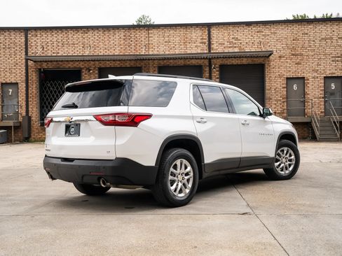 Used 2020 Chevrolet Traverse LT FWD image 2