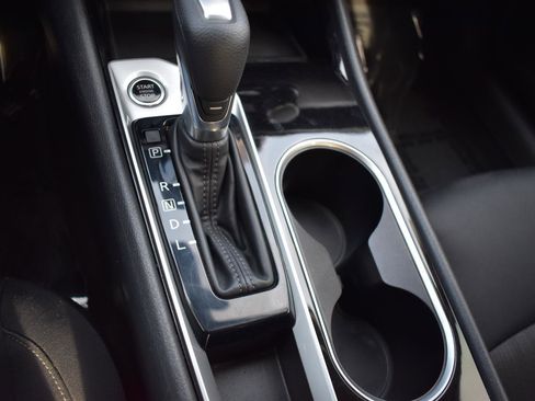 Used 2024 Nissan Altima 2.5 SV image 11