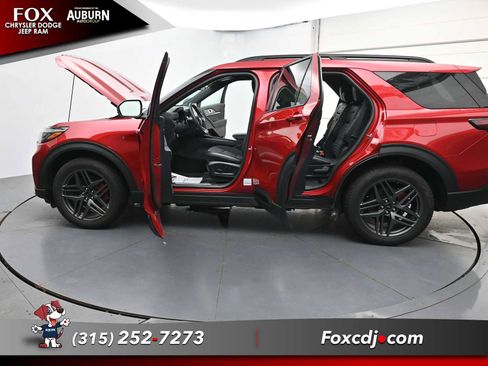 Used 2025 Ford Explorer ST-Line w/ ST-Line Street Pack AWD/4WD image 38