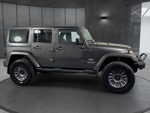 Used 2016 Jeep Wrangler Unlimited Sahara w/ Connectivity Group AWD/4WD image 4