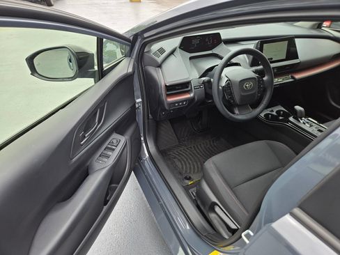 Used 2026 Toyota Prius Plug-In Hybrid FWD image 19