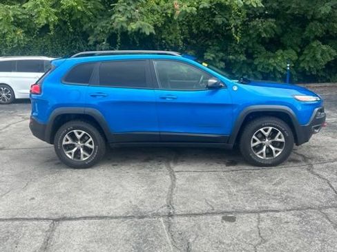 Used 2017 Jeep Cherokee Trailhawk AWD/4WD image 5