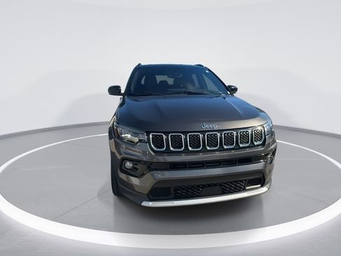 Used 2023 Jeep Compass Limited image 3