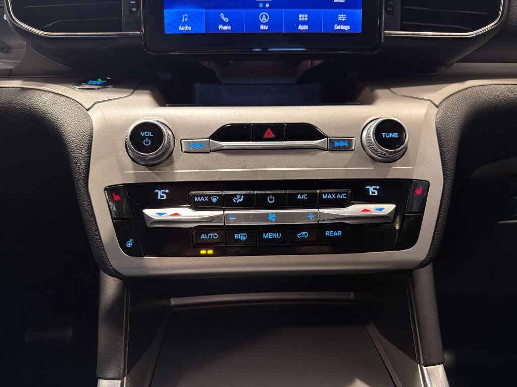 Used 2020 Ford Explorer XLT w/ Equipment Group 202A AWD/4WD image 8