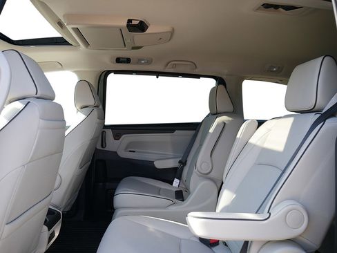 New 2026 Honda Odyssey Touring image 18
