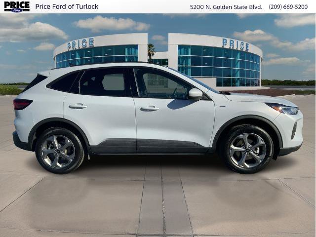 Certified 2025 Ford Escape ST-Line Select AWD/4WD image 4
