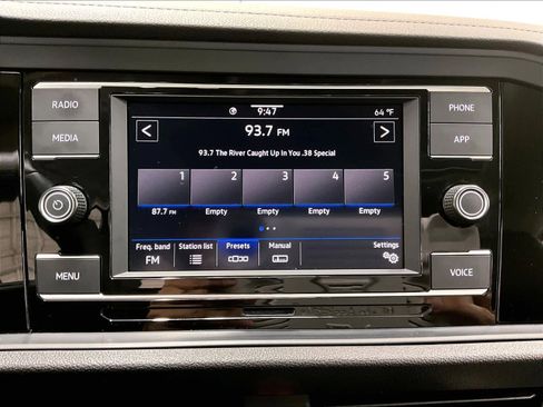 Used 2024 Volkswagen Jetta SE image 35