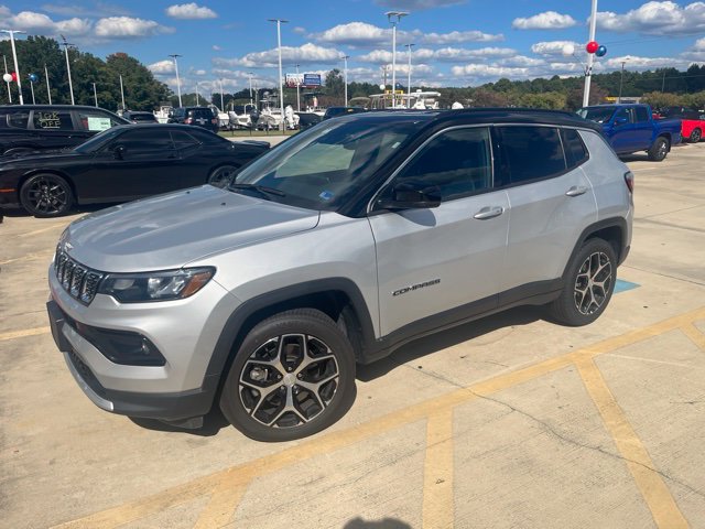 Used 2024 Jeep Compass Limited AWD/4WD image 1