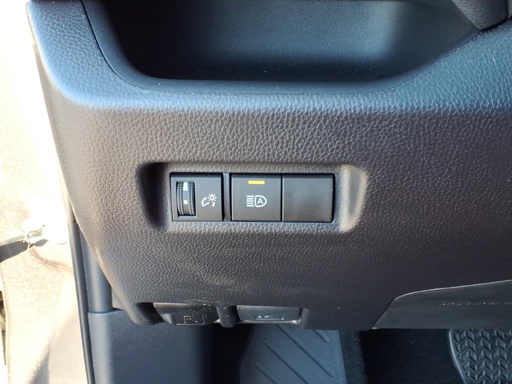 Certified 2025 Toyota RAV4 LE FWD image 11