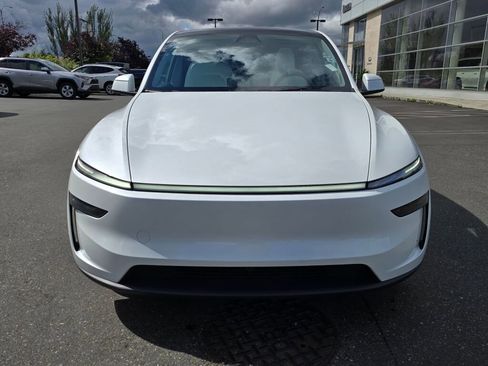 Used 2026 Tesla Model Y 2WD image 2