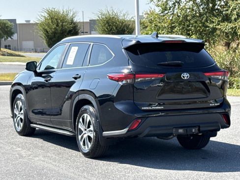 Used 2023 Toyota Highlander XLE image 26