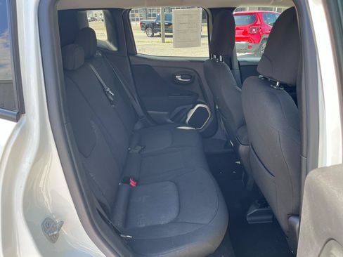 Used 2015 Jeep Renegade Latitude FWD image 14