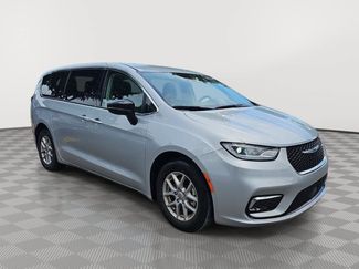 Used 2024 Chrysler Pacifica Touring-L FWD video 2