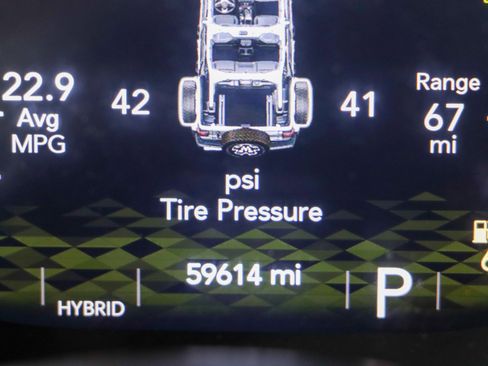 Used 2022 Jeep Wrangler Unlimited Sahara w/ Cold Weather Group image 18