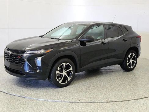 Used 2024 Chevrolet Trax RS w/ Sunroof Package FWD image 3