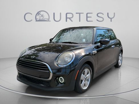 Used 2021 MINI Cooper 2-Door Hardtop FWD image 1