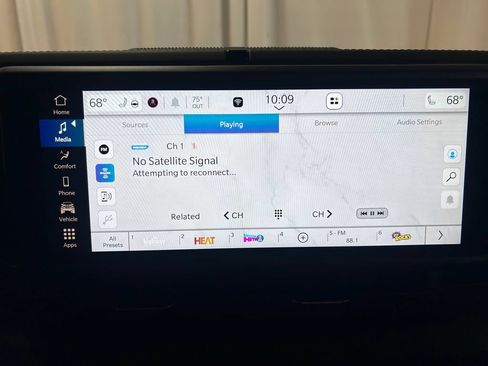 Used 2025 Jeep Gladiator Sport AWD/4WD image 13