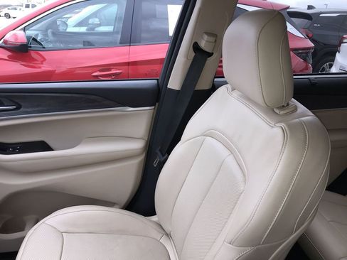 Used 2022 Jeep Grand Cherokee L Limited w/ Luxury Tech Group II image 24